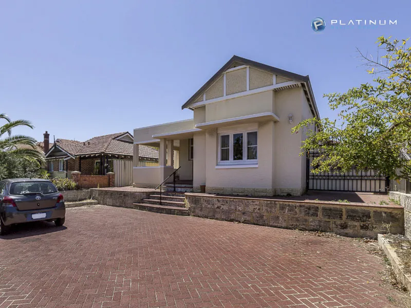 BEAUTIFUL LARGE CHARACTER HOME