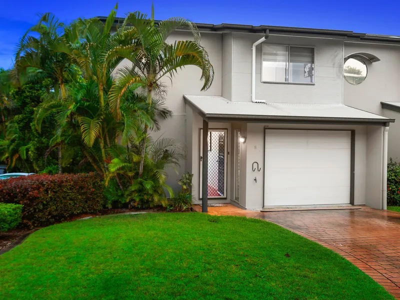 Stylish Townhouse in Sought After Location
