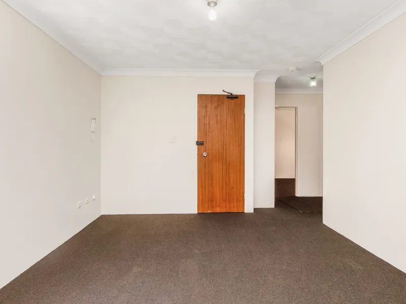 UPDATED APARTMENT IN A SUPER CONVENIENT LOCALE!