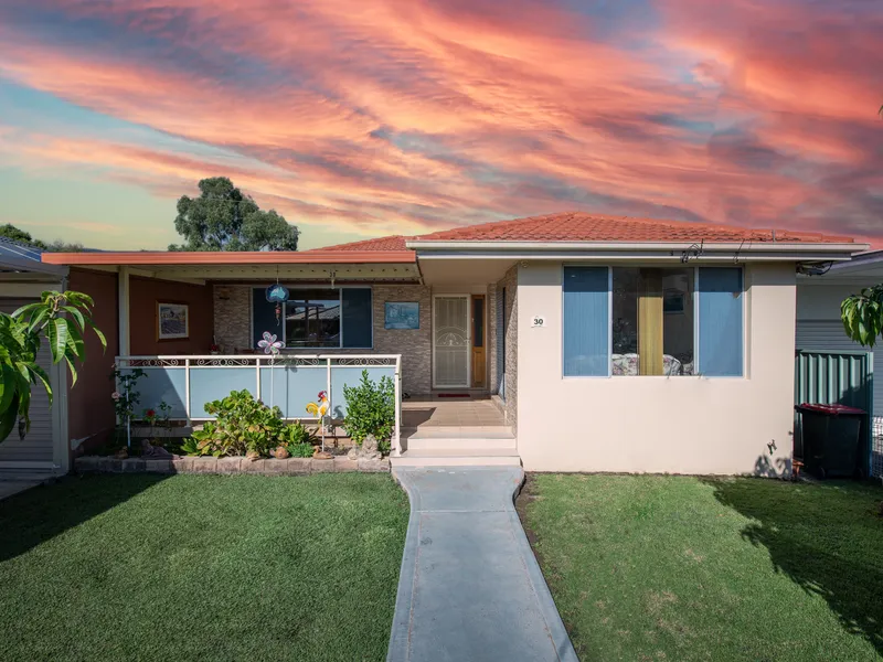 IMPECCABLE FAMILY BRICK VENEER HOME ON 550SQM BLOCK + TEENAGE RETREAT!