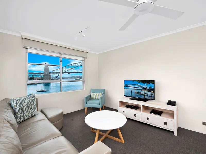 Waterfront apartment with Harbour Bridge, Opera House & Lavender Bay views