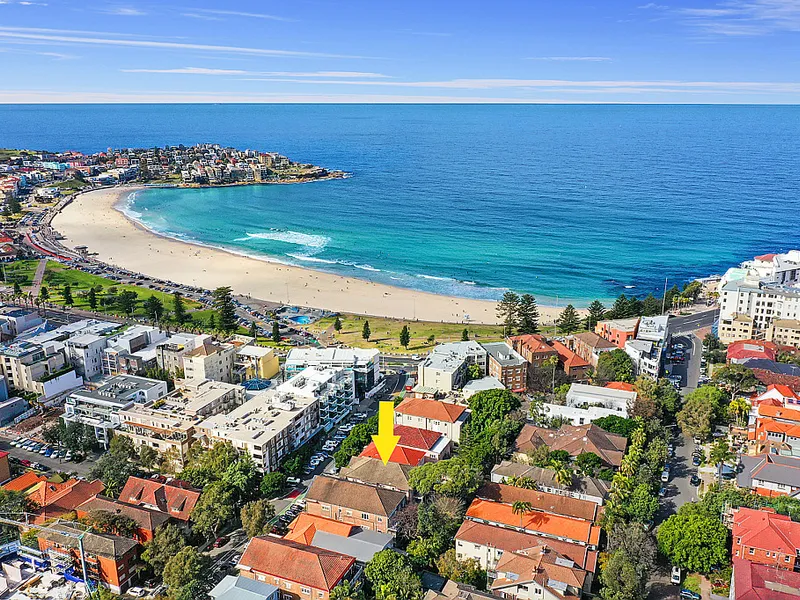 Impressive Art Deco Sanctuary Metres To The Beach