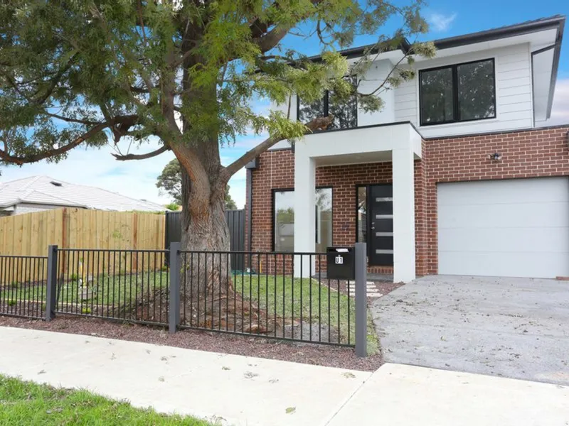 Inviting 3-Bedroom Townhouse with Street-Front Appeal