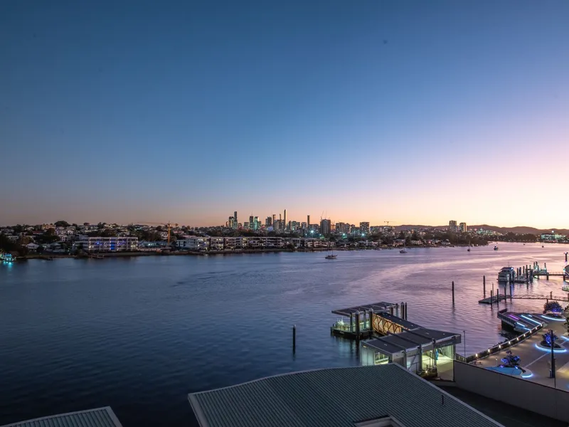 Luxurious riverfront living within a prized pocket of Hamilton