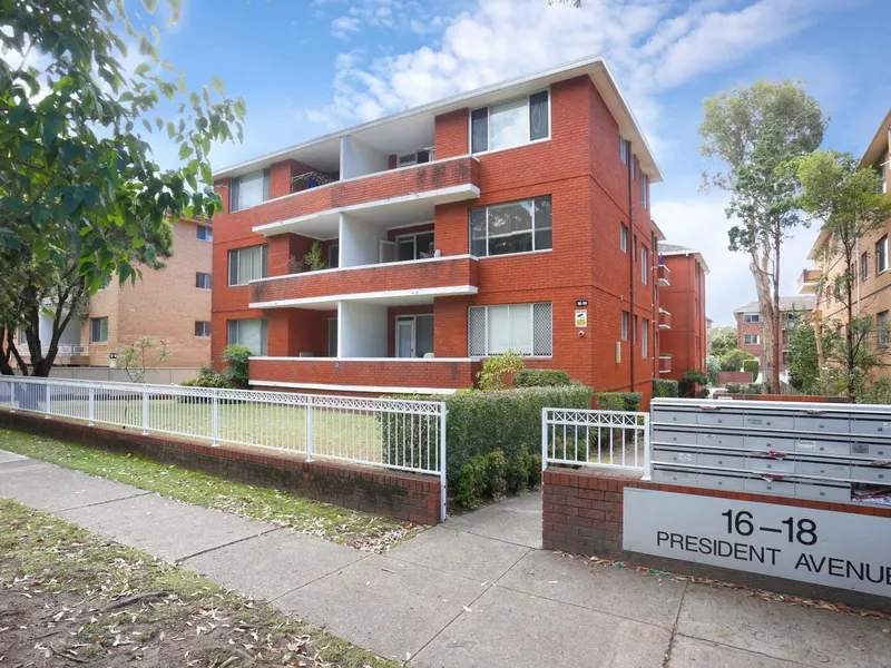 Spacious Renovated Apartment - 1 Weeks free rent!