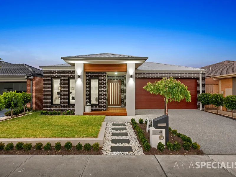 Elegant! Attractive! Family Home!