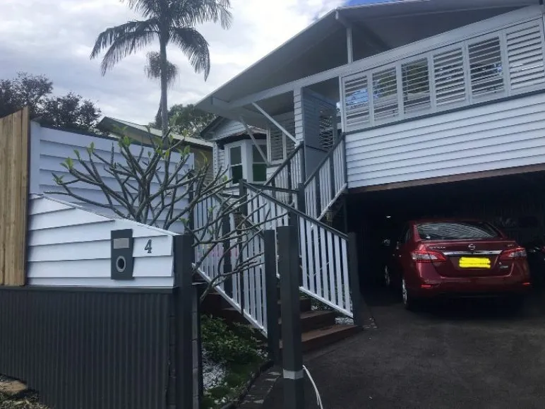 Large Queenslander close to shops, transport, hospital and schools