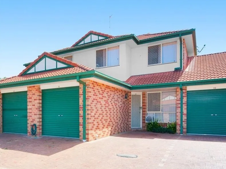 SUPERIOR TOWNHOUSE INVESTMENT - IT WILL SELL FAST!!