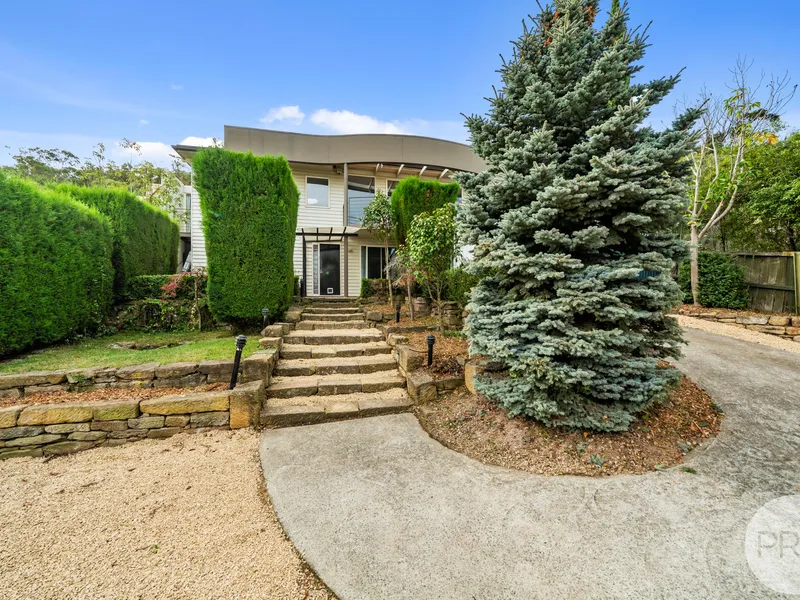 Magnificent Derwent River Views