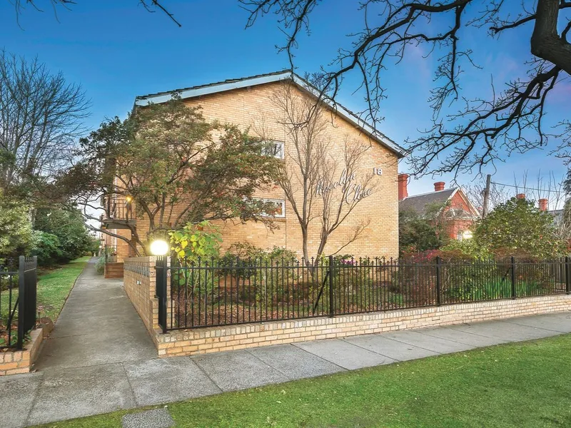 Fantastic Location, Spacious Two Bedroom Apartment