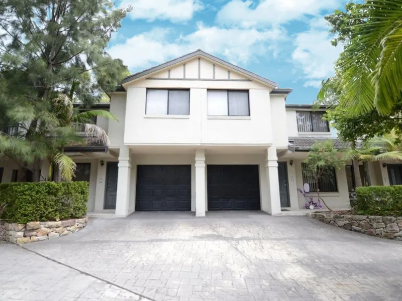 HUGE 3 BEDROOM TOWNHOUSE PLUS STUDY AREA IN QUIET CUL-DE-SAC DEVELOPMENT