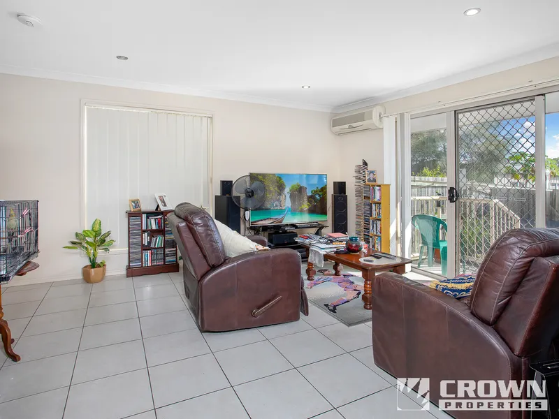 INVESTORS DO YOUR SUMS - SPACIOUS TOWNHOUSE - CENTRAL LOCATION !!!