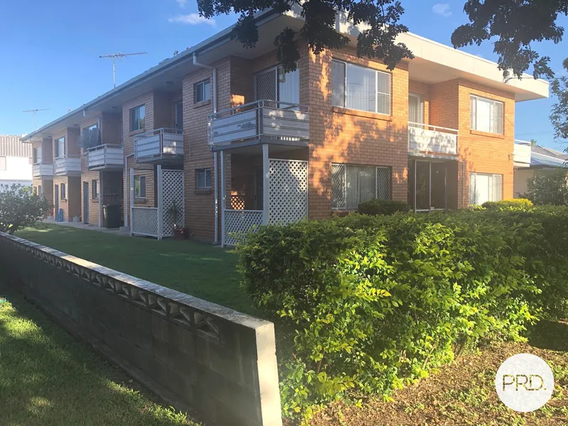 REFURBISHED 2 BEDROOM UNIT    ***