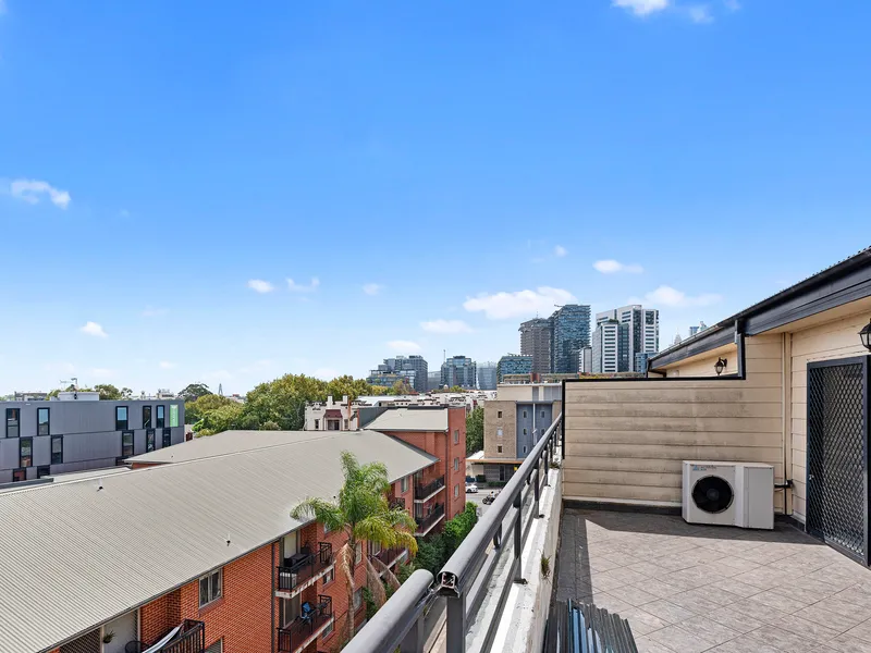 SPACIOUS 3 BEDROOM APARTMENT IN REDFERN