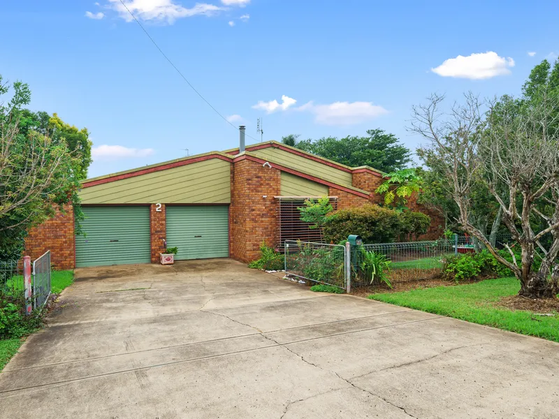 Get Two Living Rooms Here In Market-Hot Centenary Heights