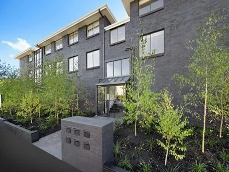 RENOVATED APARTMENT IN THE HEART OF MALVERN