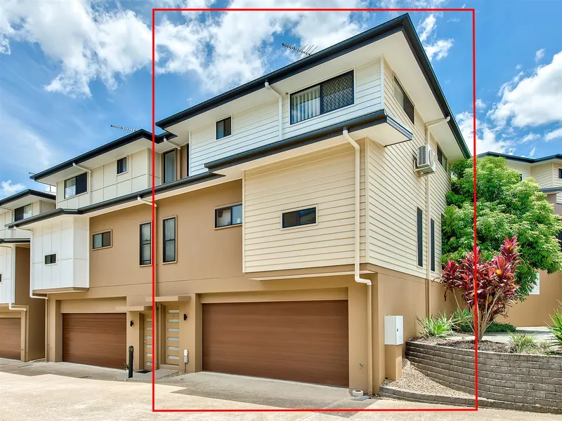 Immaculate townhouse in a prime location