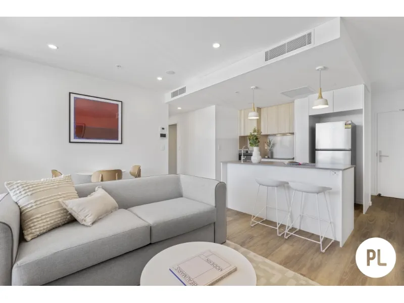 North-facing, stylish, fully-furnished apartment with stunning rooftop facilities