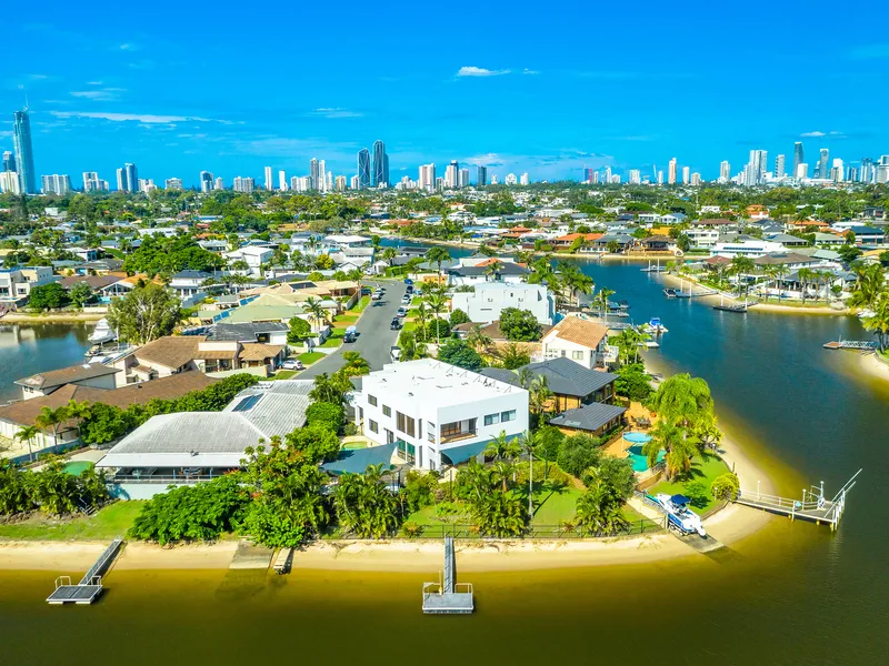 Sprawling and Sophisticated Waterfront Living, Moments from Main River