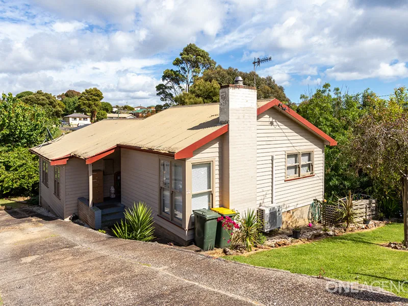 DOER UPPER!!! PAINT AND PROSPER!! Ideal for Investors or First Home Buyers