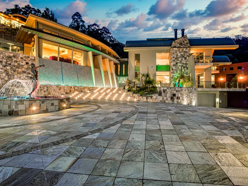 UNIQUE GOLD COAST MANSION WILL BE SOLD!