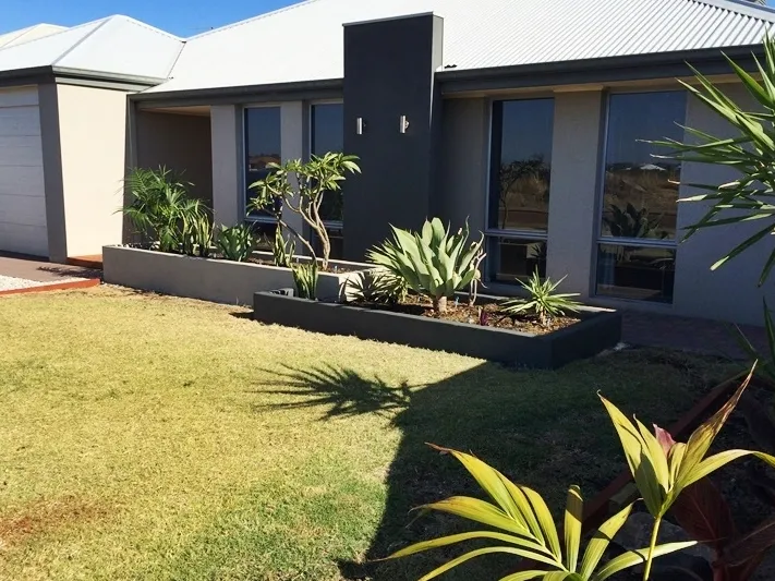 IMPRESSIVE LARGE FAMILY HOME!