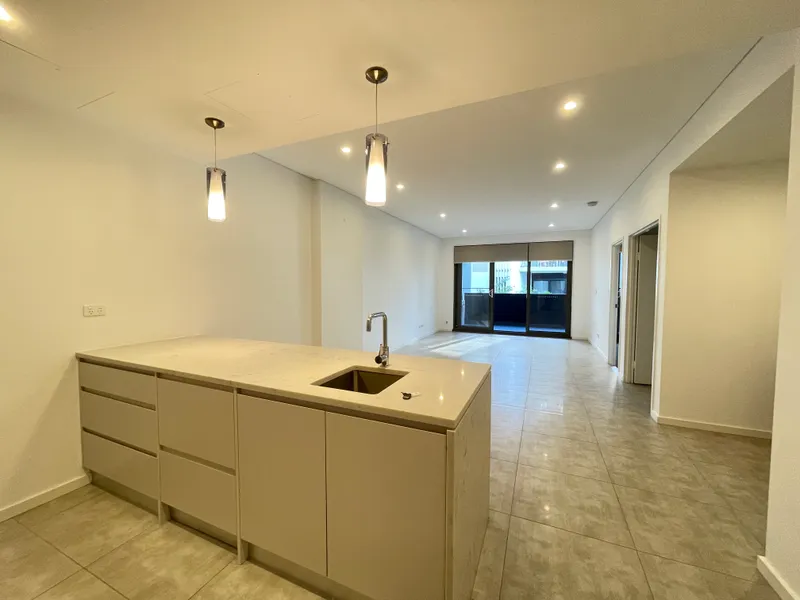 Nearly New Modern One Bed Apartment In the Heart of Epping