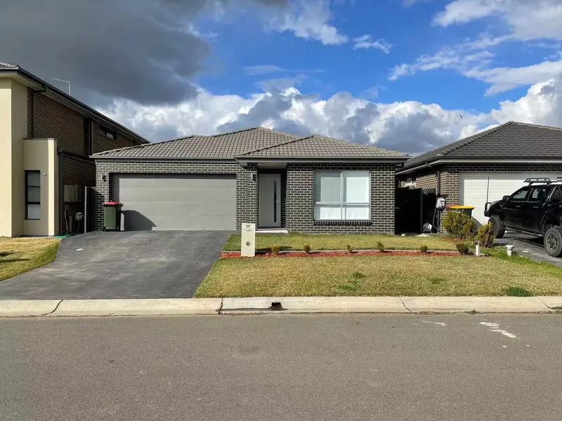 Beautiful Family Home in Heart of Marsden Park --Available by appointment during Mon to Sun. Please call 0400 468 285