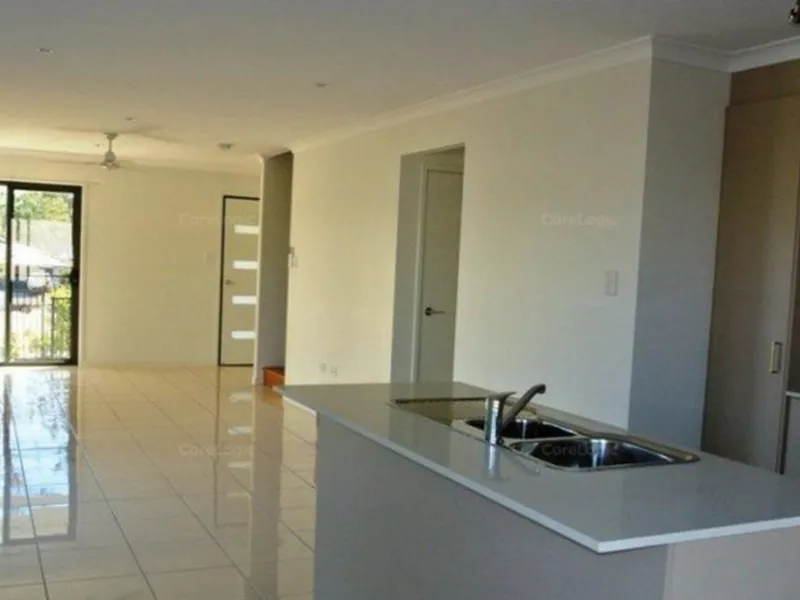 Town house , Overlooking Lush Park Lands