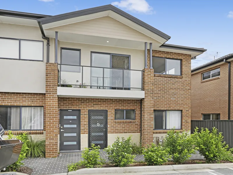 SELECTIVE SCHOOL ZONED ! PRIVATE INSPECTION AVAILABLE !!! 