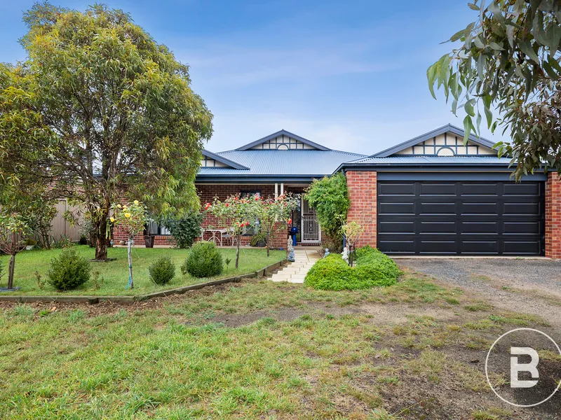 FAMILY HOME SITUATED ON CLOSE TO HALF AN ACRE