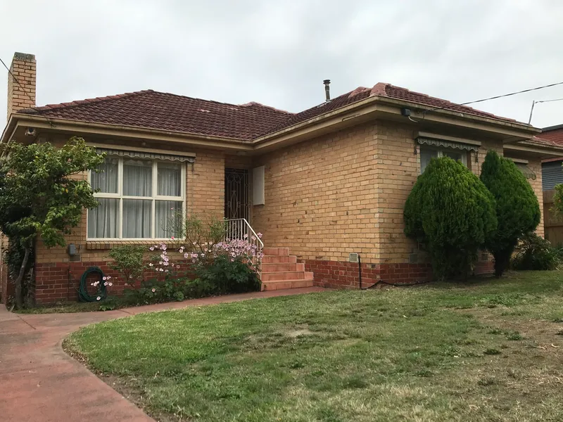 Family Home In Convenient Box Hill North!