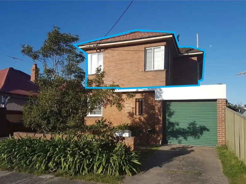 NEAT UNIT IN GREAT LOCATION