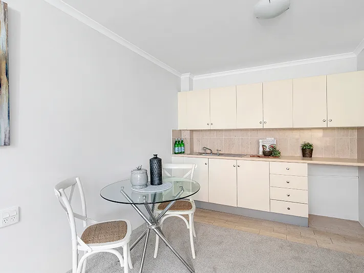 Sunny garden serviced apartment