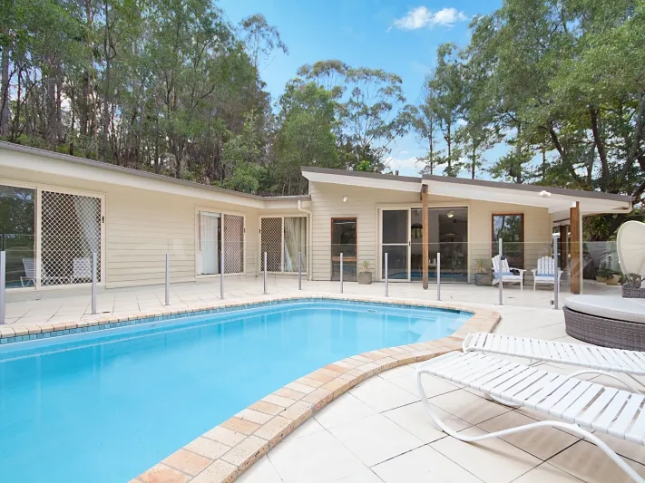 BUSH TO BEACH IN MINUTES!