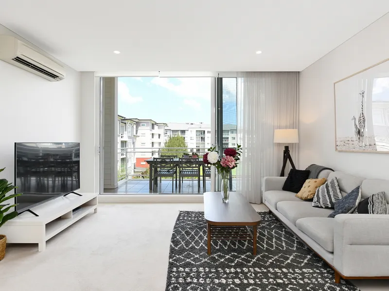 Aesthetically Designed Top Floor Apartment Boasting a Private & Bright Floor Plan with Leafy Outlooks