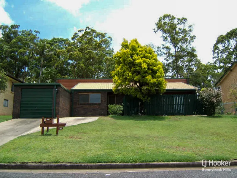 THREE BEDROOM LOWSET IN SUNNYBANK HILLS WITH AIR CON!