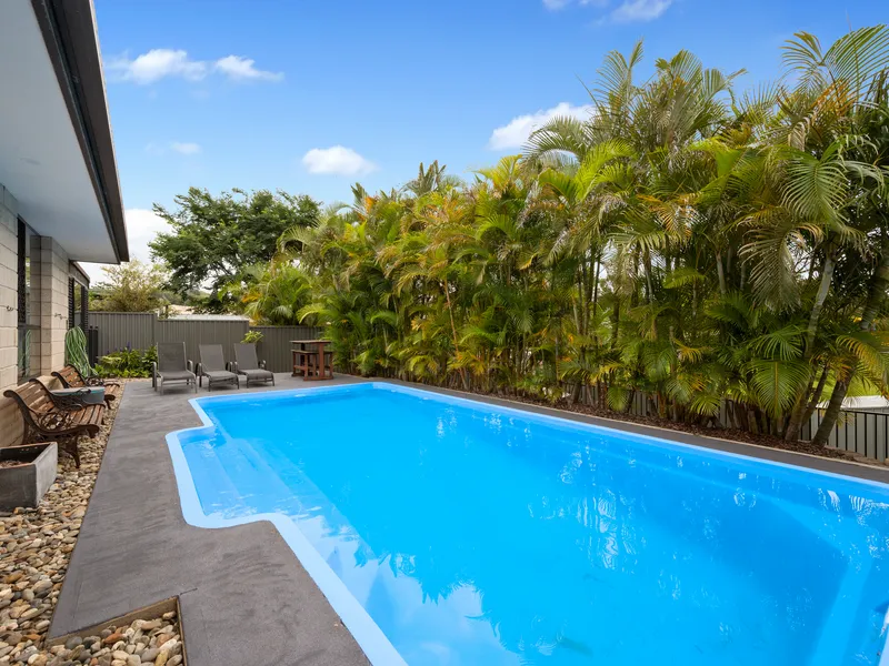 North facing level home, perfect for entertaining...