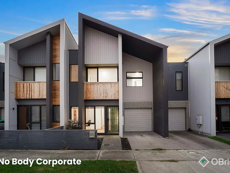 The King on King George Parade. Gorgeous 6 Years Young, NO BODYCORP, 3 Bedroom Family Entertainer on Offer!