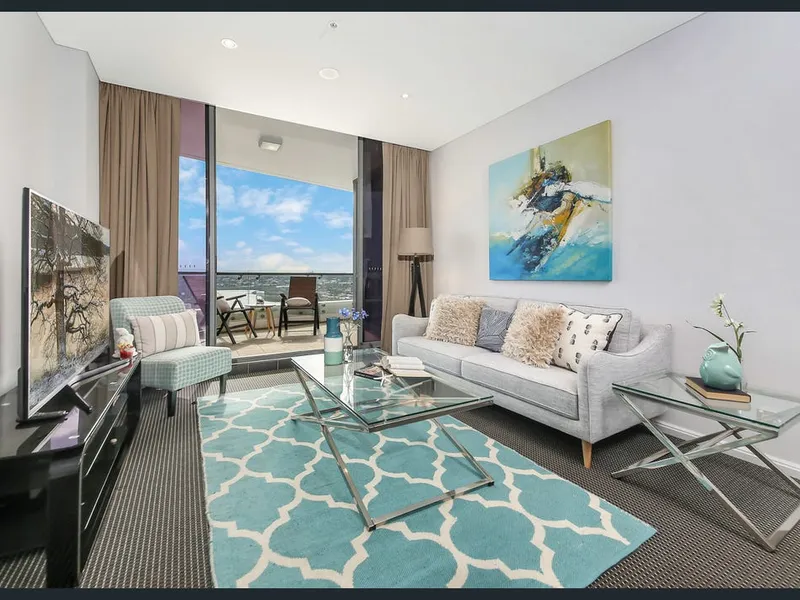Spacious Luxury 2 Bedroom Apartment With Water View