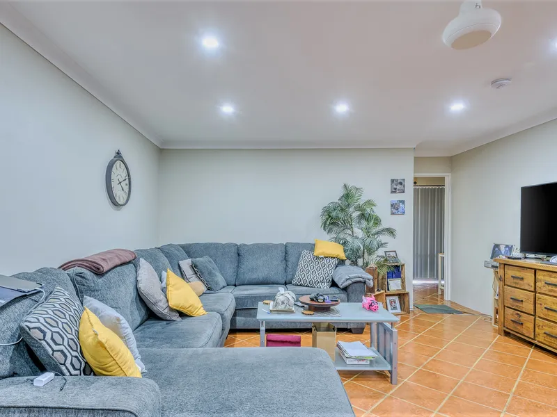 House+Granny+Pool+1001 m2+Positive Rental Income