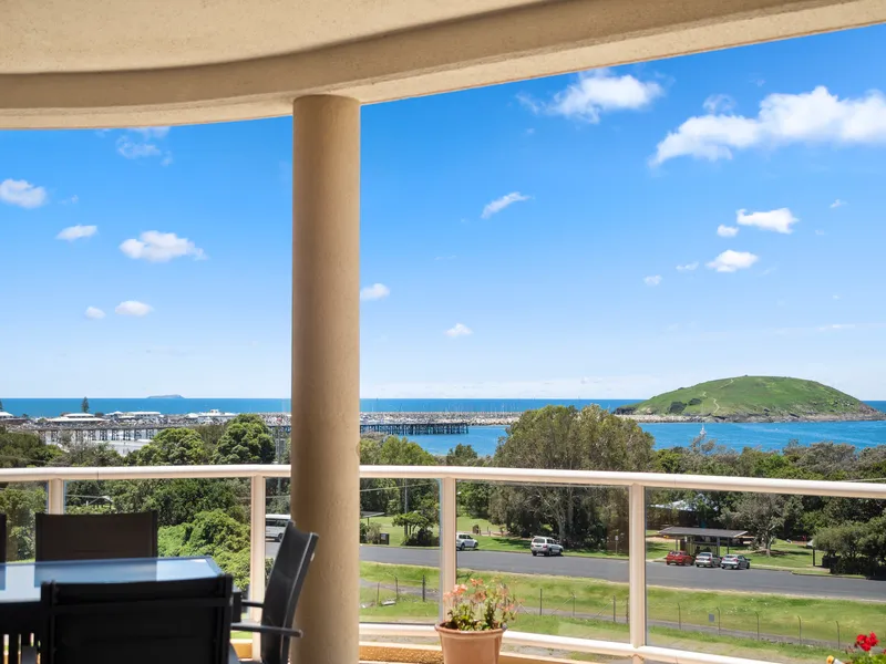 Glorious Ocean and Harbour views, prestige location...