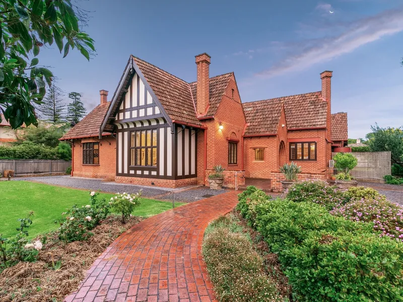 WOODGATE C.1912 Prestigious & Iconic Family Estate on 3708sqm approx. of Park-Like Grounds. Imposing Character Mansion, Endless Opportunities (STCC)