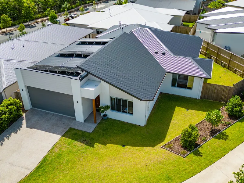 'As New' - Immaculate & Stylish!