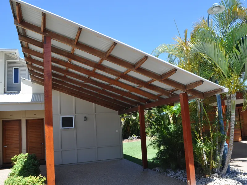 EDGE ON BEACHES BEAUTY.