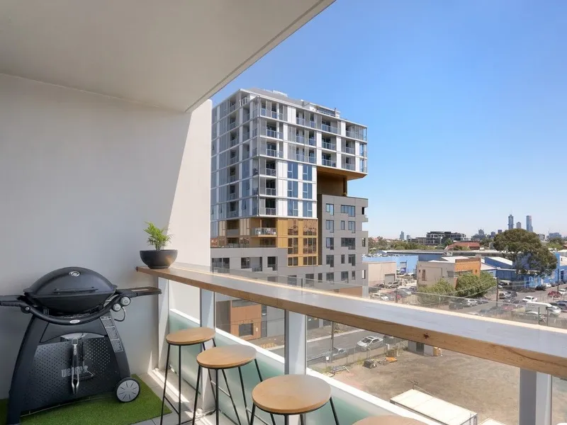 Luxurious living with striking city views 