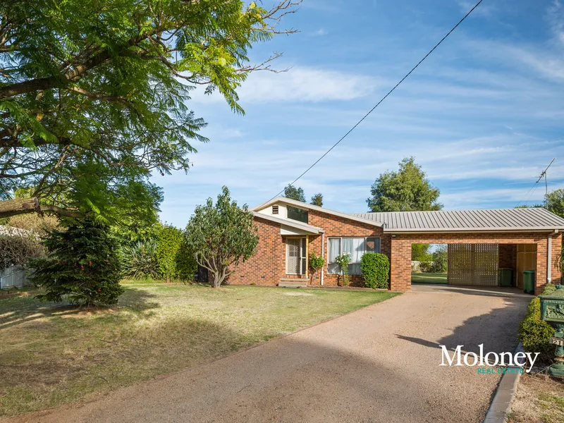 Huge block in cul-de-sac location