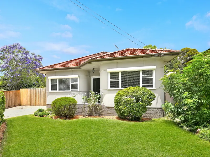 MODERN FAMILY HOME WITH UNRIVALLED CONVENIENCE