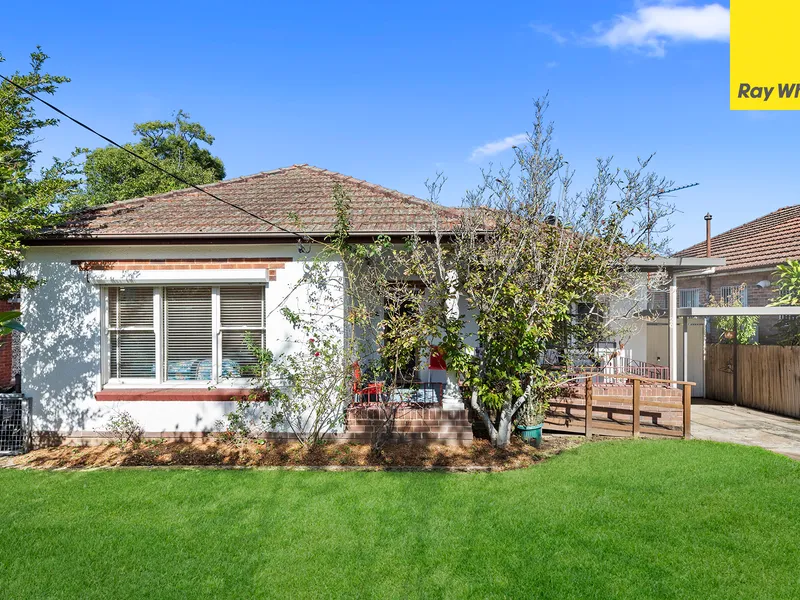 FULL BRICK FAMILY HOME - CONVENIENCE & R3 ZONING!