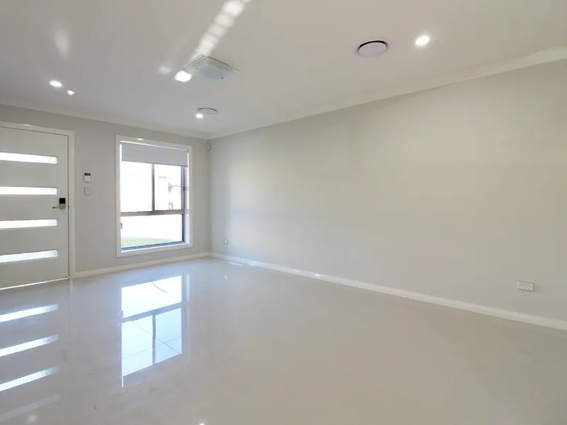 DEPOSIT TAKEN, INSPECTION CANCELLED!!! 4 Bedroom Townhouse at Great Location in The Heart of Kellyville Ridge